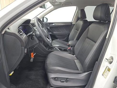 Used 2023 Volkswagen Tiguan SE FWD image 6