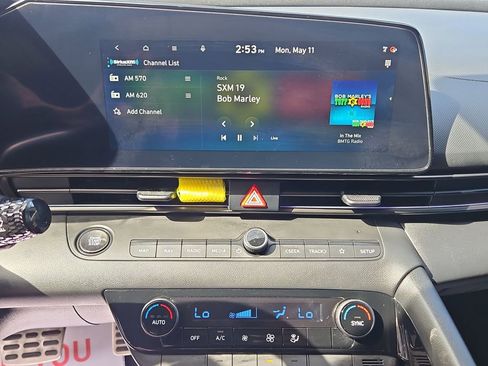 Used 2025 Hyundai Elantra SEL FWD image 17