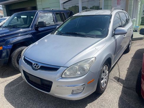 Used 2010 Hyundai Elantra SE w/ Popular Equipment Pkg 2 FWD image 1