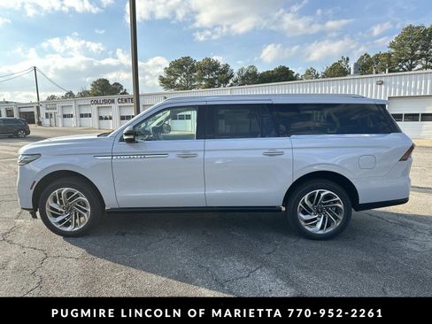 New 2026 Lincoln Navigator L Reserve AWD/4WD image 4