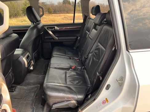 Used 2018 Lexus GX 460 image 30