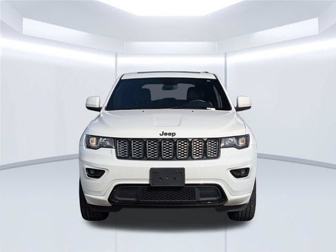 Used 2019 Jeep Grand Cherokee Altitude AWD/4WD image 10