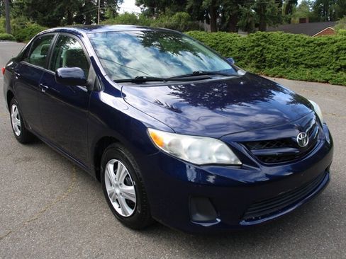 Used 2011 Toyota Corolla LE FWD image 2