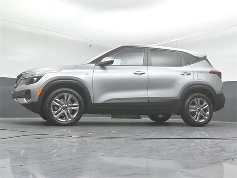 Used 2021 Kia Seltos LX image 39