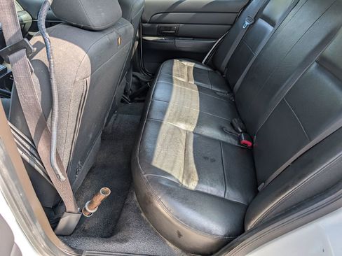 Used 2010 Ford Crown Victoria Police Interceptor image 9