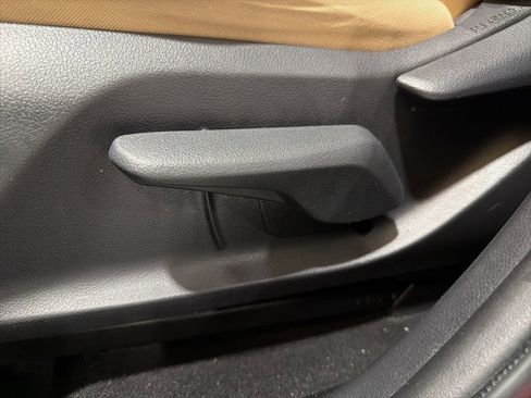 Used 2019 Toyota RAV4 LE image 22