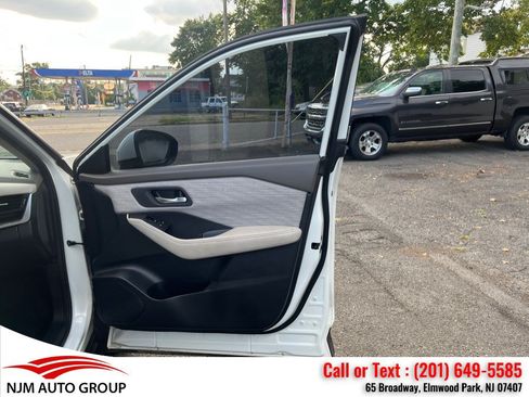 Used 2023 Nissan Rogue SV AWD/4WD image 39