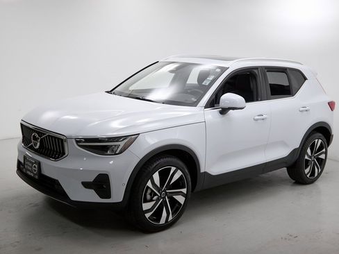 Certified 2024 Volvo XC40 B5 Plus w/ Protection Package Premier image 6