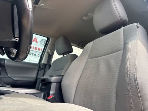 Used 2017 Toyota Tacoma SR5 w/ Tow Package image 9