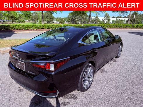 Used 2020 Lexus ES 300h w/ Premium Package image 8