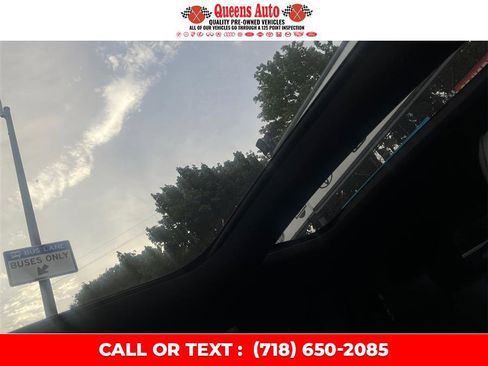 Used 2021 Mercedes-Benz GLB 250 4MATIC w/ Premium Package image 25