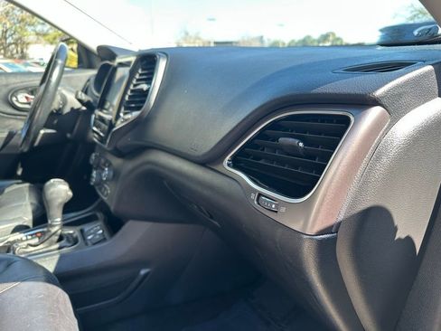 Used 2019 Jeep Cherokee Limited w/ Technology Group FWD image 37