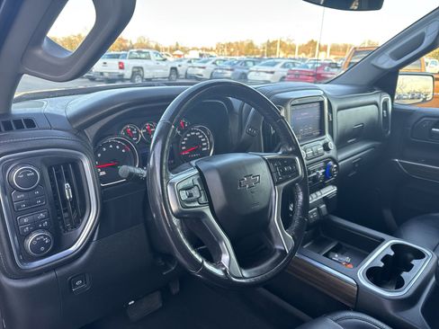 Used 2021 Chevrolet Silverado 1500 LT Trail Boss w/ Bed Protection Package image 10