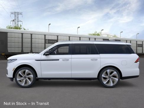 New 2026 Lincoln Navigator L Black Label AWD/4WD image 4