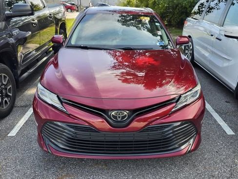 Used 2019 Toyota Camry LE w/ Convenience Package FWD image 2