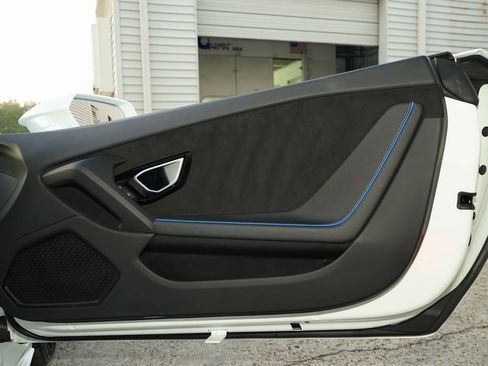 Used 2020 Lamborghini Huracan EVO image 21