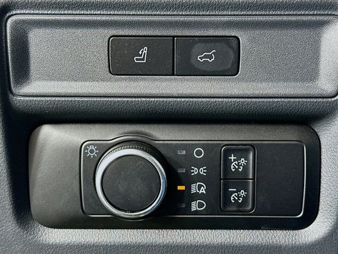 Used 2024 Ford Expedition XLT image 17