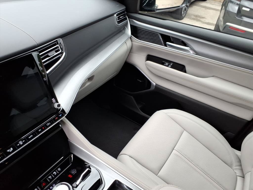 New 2026 Jeep Grand Wagoneer L Limited AWD/4WD image 34