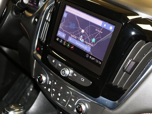 Used 2020 Chevrolet Traverse LT w/ LT Premium Package image 56