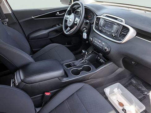 Used 2017 Kia Sorento AWD image 31