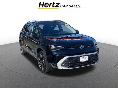 Used 2025 Volkswagen Taos SE image 1