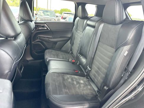 Used 2024 Mitsubishi Outlander SE FWD image 23