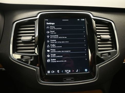 Used 2023 Volvo XC90 B6 Plus image 10