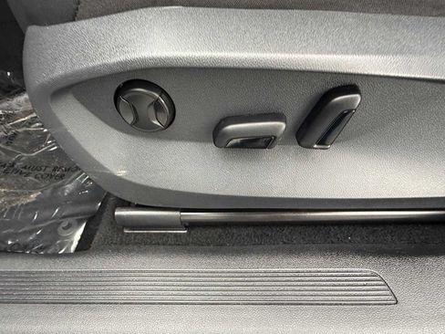 Used 2022 Volkswagen Tiguan SE FWD image 14