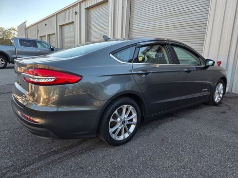 Used 2019 Ford Fusion SE image 3