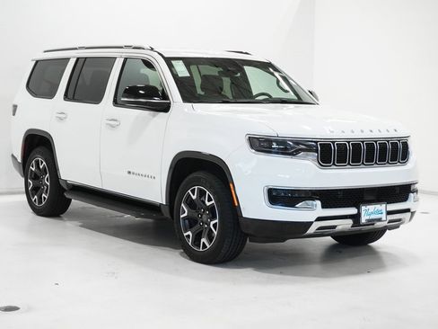 Used 2024 Jeep Wagoneer Series III w/ Flexible Seating Group image 4