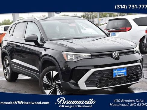 Used 2025 Volkswagen Taos SE AWD/4WD image 1