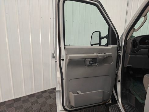 Used 2006 Ford E-350 and Econoline 350 XLT image 34