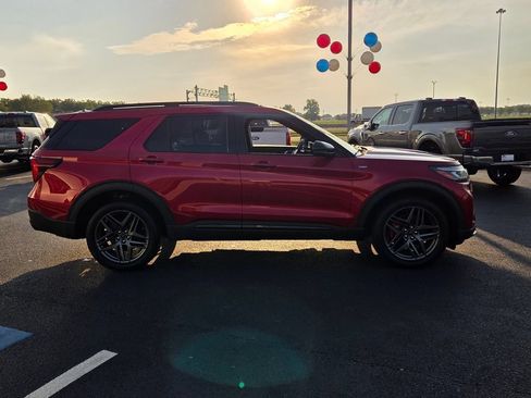Used 2025 Ford Explorer ST-Line w/ ST-Line Street Pack AWD/4WD image 13