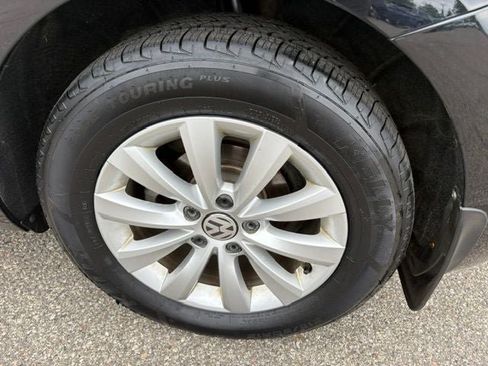 Used 2019 Volkswagen Beetle 2.0T S FWD image 5