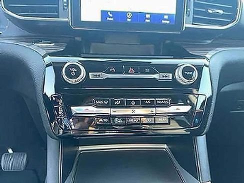 Used 2023 Ford Explorer Limited AWD/4WD image 16