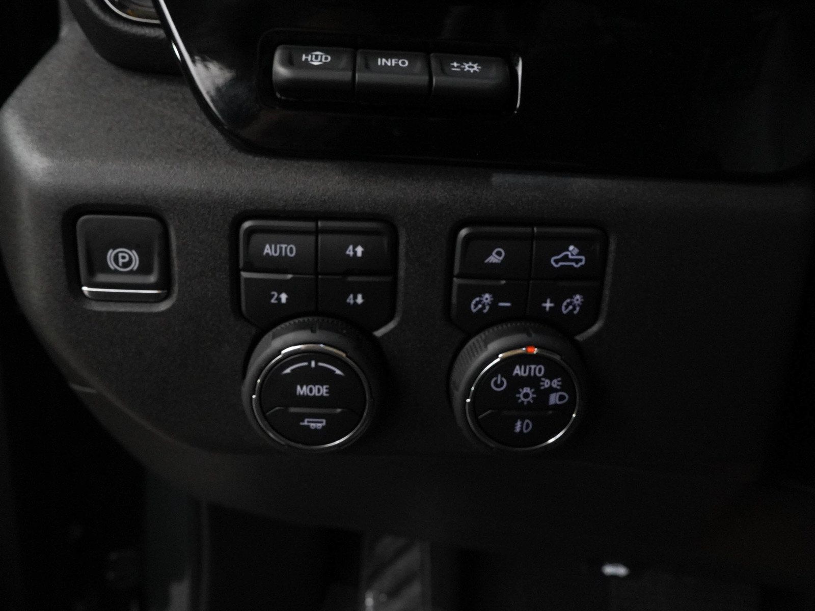 Used 2025 Chevrolet Silverado 1500 ZR2 w/ Technology Package AWD/4WD image 28