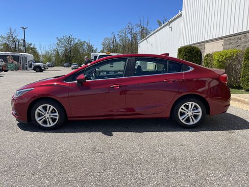 Used 2018 Chevrolet Cruze LT w/ LT Convenience Package FWD image 6
