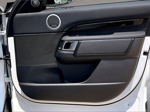 Certified 2025 Land Rover Discovery S AWD/4WD image 19