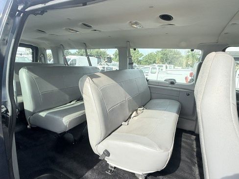 Used 2006 Ford E-350 and Econoline 350 XL RWD image 11