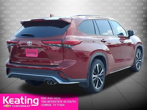 Used 2022 Toyota Highlander XSE AWD/4WD image 6