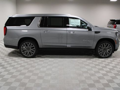 New 2026 GMC Yukon XL Denali Ultimate AWD/4WD image 13