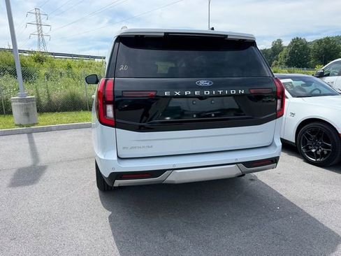 Used 2025 Ford Expedition Platinum AWD/4WD image 19