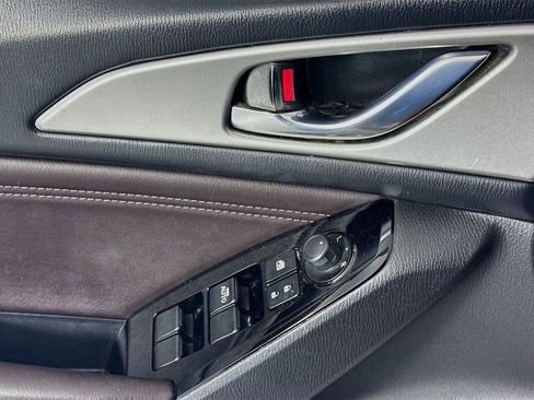Used 2018 MAZDA MAZDA3 Touring image 22