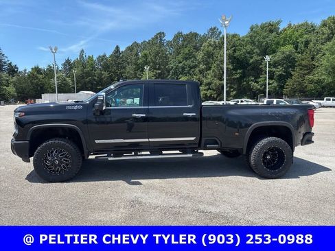 Used 2024 Chevrolet Silverado 3500 High Country w/ High Country Premium Package AWD/4WD image 4