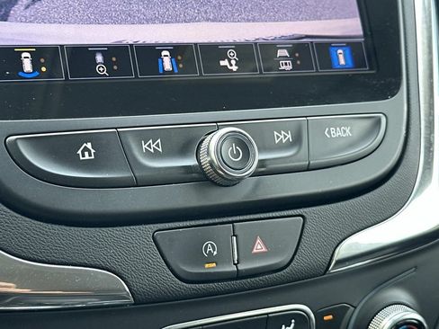 Used 2023 Chevrolet Equinox LT FWD image 19
