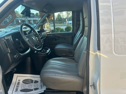 Used 2021 Chevrolet Express 2500 w/ Driver Convenience Package image 9