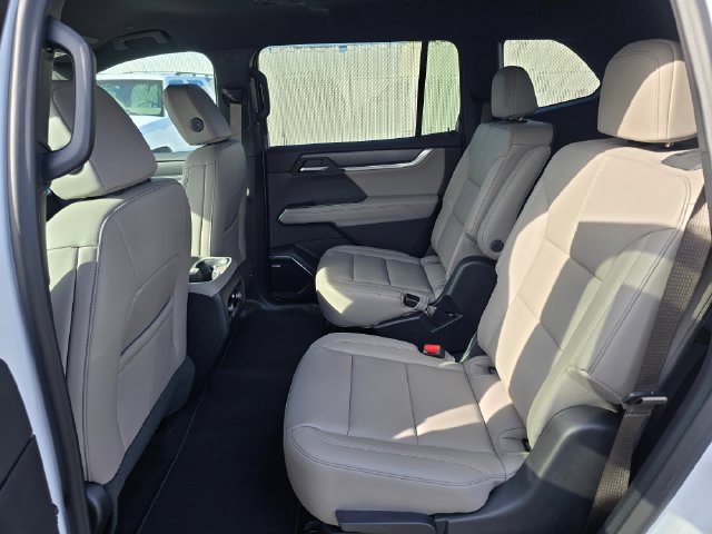 New 2027 GMC Acadia Elevation w/ Elevation Premium Package AWD/4WD image 17