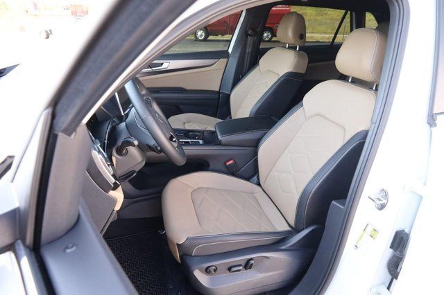 Used 2025 Volkswagen Atlas Cross Sport SE FWD image 10