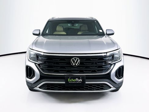 Used 2025 Volkswagen Atlas Cross Sport SE FWD image 2