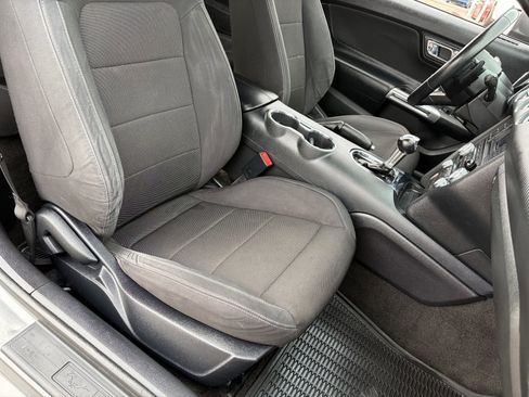 Used 2016 Ford Mustang Convertible image 11